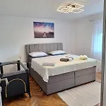 Villa New Renovation House Dinov San Blato na Cetini